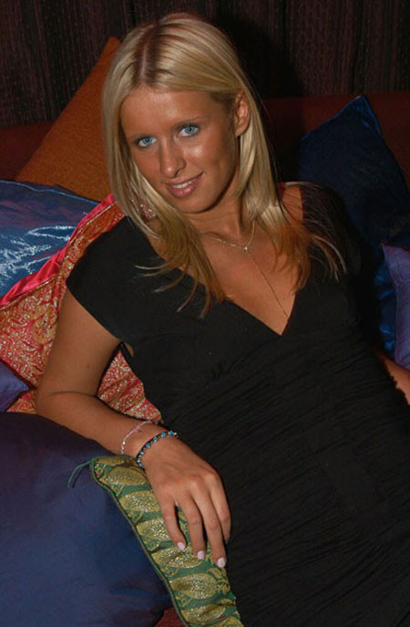 Nicky Hilton còn "tối tăm" hơn cả người chị đỏng đảnh của mình. (Ảnh: 2sao) Xem thêm: Điểm danh những chiếc "cằm mới" của Sao Việt. Nicky Hilton còn "tối tăm" hơn cả người chị đỏng đảnh của mình. (Ảnh: 2sao) Xem thêm: Điểm danh những chiếc "cằm mới" của Sao Việt.