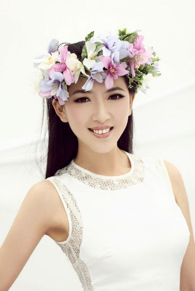 SBD 03 Vương Thông, chiều cao 1,72m, đến từ Yên Đài. Hiện cô là sinh viên Học viện Công nghệ Hạ Môn. SBD 03 Vương Thông, chiều cao 1,72m, đến từ Yên Đài. Hiện cô là sinh viên Học viện Công nghệ Hạ Môn.