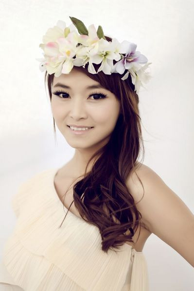 SBD 25 Dương Giai Lợi, chiều cao 1,76m, đến từ Qúy Châu. Cô đang là sinh viên trường Nghệ thuật của ngành công nghiệp vật liệu xây dựng của tỉnh Quý Châu. SBD 25 Dương Giai Lợi, chiều cao 1,76m, đến từ Qúy Châu. Cô đang là sinh viên trường Nghệ thuật của ngành công nghiệp vật liệu xây dựng của tỉnh Quý Châu.