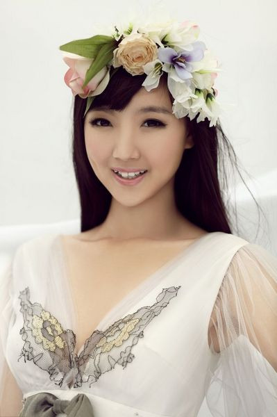 SBD 34 Hoàng Dư Đình, chiều cao 1,80m, đến từ Bắc Kinh. Cô đang là sinh viên trường Học viện Múa Bắc Kinh. Hoang Dư Đình từng đăng quang ngôi vị Hoa hậu của cuộc thi Hoa hậu Trung Quốc khu vực Bắc Kinh, nhưng trong đêm chung kết toàn quốc, lịch sử đã không lặp lại. SBD 34 Hoàng Dư Đình, chiều cao 1,80m, đến từ Bắc Kinh. Cô đang là sinh viên trường Học viện Múa Bắc Kinh. Hoang Dư Đình từng đăng quang ngôi vị Hoa hậu của cuộc thi Hoa hậu Trung Quốc khu vực Bắc Kinh, nhưng trong đêm chung kết toàn quốc, lịch sử đã không lặp lại.