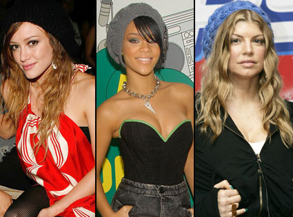 Bên cạnh những chiếc mũ nồi hình tròn, dẹp và có núm ở trên đầu, ngày nay còn nhiều kiểu dáng, kích cỡ khác nhau, cho bạn gái thêm lựa chọn và khoe vẻ đẹp đầy nữ tính.