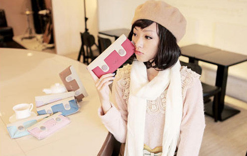 Mũ nồi màu nude dịu dàng. Xem thêm: Thời trang công sở / Thế giới phụ kiện / Mặc đẹp như Sao.