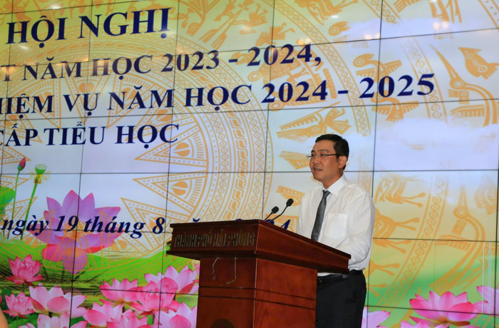 Ông Bùi Văn Kiệm – Giám đốc Sở Giáo dục và Đào tạo phát biểu tại hội nghị (Ảnh: LT) GDVN_th-tong-ket-3.jpg