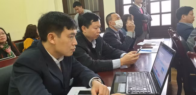 Các cán bộ, giáo viên dự tập huấn về dạy học trực tuyến (Ảnh: CTV) Các cán bộ, giáo viên dự tập huấn về dạy học trực tuyến (Ảnh: CTV)