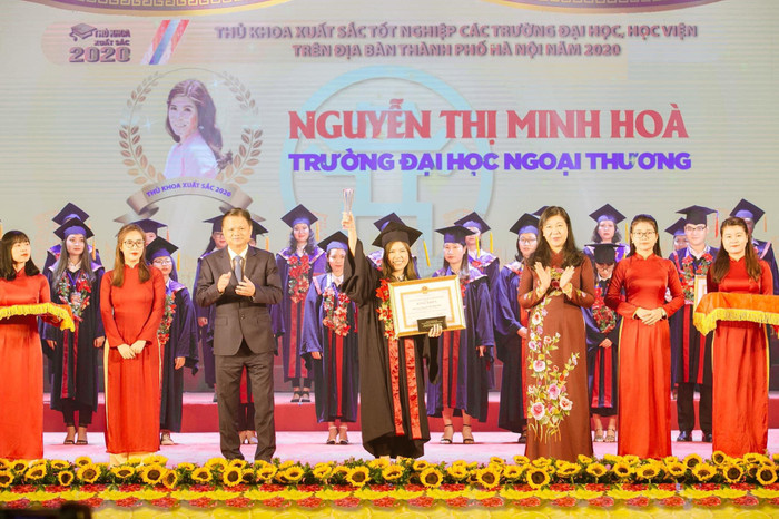 Nguyễn Thị Minh Hòa xuất sắc trở thành thủ khoa đầu ra của Trường đại học Ngoại thương Hà Nội với điểm GPA tuyệt đối 4.0/4.0 (Ảnh: NVCC) GDVN_minh-hoa-1.jpg
