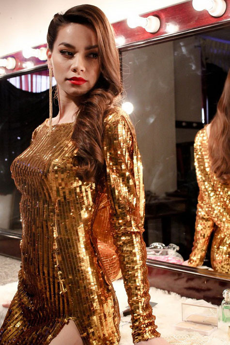 Nội dung clip kể về một câu chuyện tình với những khoảnh khắc vui buồn, hạnh phúc và mất mát. MV được quay tại Thủ Đức (TP HCM) trong vòng hai ngày với sự làm việc vất vả và hết mình của ê kip vì thời tiết nắng nóng và di chuyển xa. Nội dung clip kể về một câu chuyện tình với những khoảnh khắc vui buồn, hạnh phúc và mất mát. MV được quay tại Thủ Đức (TP HCM) trong vòng hai ngày với sự làm việc vất vả và hết mình của ê kip vì thời tiết nắng nóng và di chuyển xa.