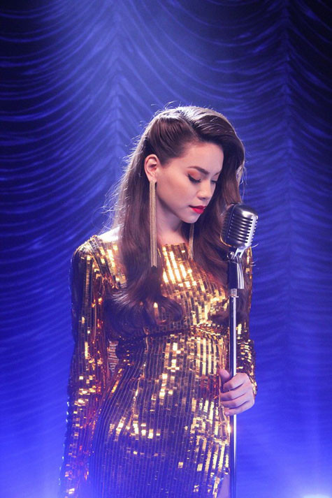 Trong MV này, Hồ Ngọc Hà cũng có dịp tái hợp bạn diễn Edward - người từng đóng vai nam chính trong các clip trước đây của cô như: “Yêu thương nhạt nhòa”, “Tìm lại giấc mơ”, “Nỗi nhớ đầy vơi”… Trong MV này, Hồ Ngọc Hà cũng có dịp tái hợp bạn diễn Edward - người từng đóng vai nam chính trong các clip trước đây của cô như: “Yêu thương nhạt nhòa”, “Tìm lại giấc mơ”, “Nỗi nhớ đầy vơi”…