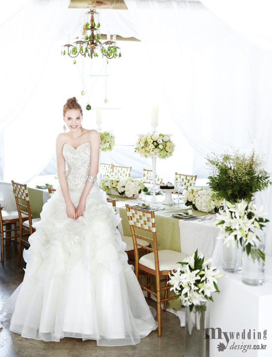 Thanh lịch, rạng ngời với váy quây ngực, khoe bờ vai thon thả. (Ảnh: Design) Xem thêm: Váy cưới xinh cho cô dâu hiện đại / Bí quyết chăm sóc da mềm, mịn. Thanh lịch, rạng ngời với váy quây ngực, khoe bờ vai thon thả. (Ảnh: Design) Xem thêm: Váy cưới xinh cho cô dâu hiện đại / Bí quyết chăm sóc da mềm, mịn.