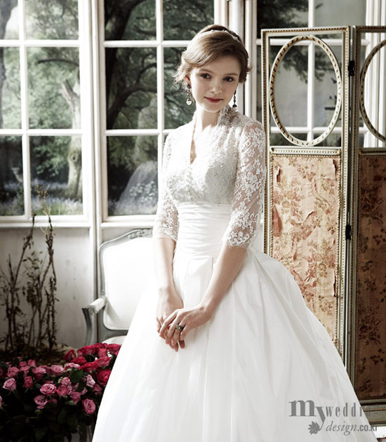 Mang phong cách cổ điển và sang trọng, váy cưới theo style Hoàng gia Anh sẽ mang lại những ấn tượng mới mẻ, thú vị. (Ảnh: Design) Xem thêm: Váy cưới xinh cho cô dâu hiện đại / Bí quyết chăm sóc da mềm, mịn. Mang phong cách cổ điển và sang trọng, váy cưới theo style Hoàng gia Anh sẽ mang lại những ấn tượng mới mẻ, thú vị. (Ảnh: Design) Xem thêm: Váy cưới xinh cho cô dâu hiện đại / Bí quyết chăm sóc da mềm, mịn.