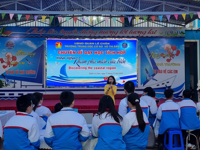 Chuyên đề “Dạy học tích hợp với chủ đề Hành trình khám phá miền cửa biển - DISCOVERING THE COASTAL REGION” do cô giáo Nguyễn Thị Hương Giang dẫn dắt (Ảnh: LT) Chuyên đề “Dạy học tích hợp với chủ đề Hành trình khám phá miền cửa biển - DISCOVERING THE COASTAL REGION” do cô giáo Nguyễn Thị Hương Giang dẫn dắt (Ảnh: LT)