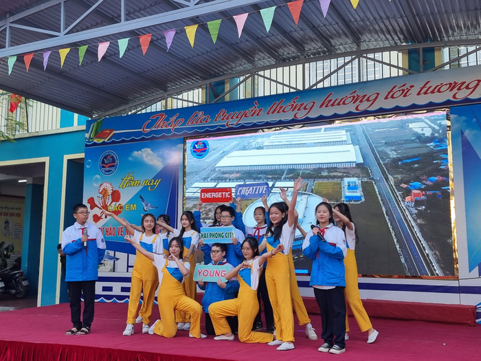 Các đội chơi thực hiện nhiệm vụ tại chuyên đề (Ảnh: LT) Các đội chơi thực hiện nhiệm vụ tại chuyên đề (Ảnh: LT)