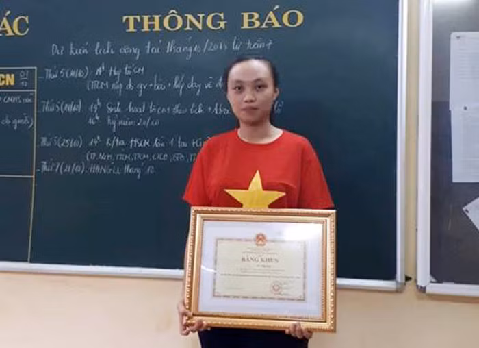 Vũ Thị Thu là một trong 2 học sinh của Hải Phòng được Bộ Giáo dục và Đào tạo trao bằng khen học sinh vượt khó. (Ảnh nhân vật cung cấp).