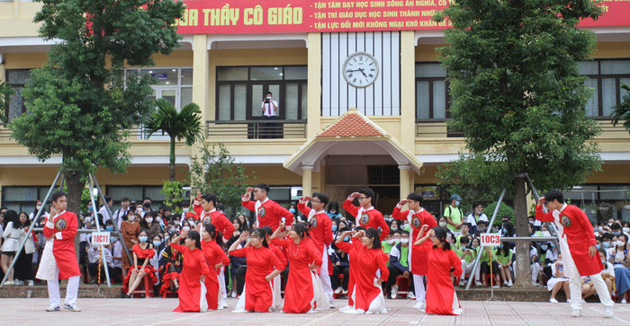 Phần biểu diễn mang tên "Mị" của nhóm nhảy Five Millions (Ảnh: Phương Linh) Phần biểu diễn mang tên "Mị" của nhóm nhảy Five Millions (Ảnh: Phương Linh)