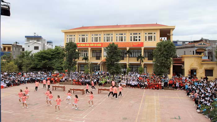 Những động tác dẻo dai, mạnh mẽ trên nền nhạc sôi động của các nhóm nhảy khiến bầu không khí sôi động, tràn ngập tiếng reo hò cổ vũ (Ảnh: Phương Linh)