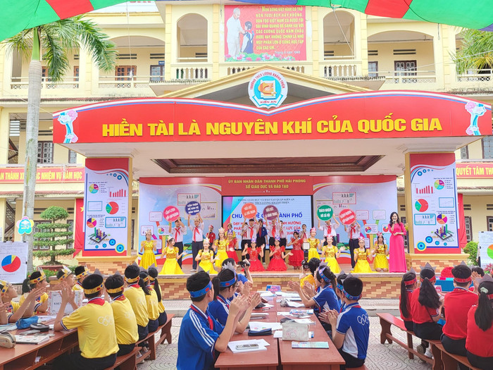 Đây là lần đầu tiên ngành giáo dục thành phố tổ chức hội thảo chuyên đề mà có sự phối hợp chuyên môn giữa 2 Phòng Giáo dục và Đào tạo quận Kiến An và huyện An Dương (Ảnh: LT) Đây là lần đầu tiên ngành giáo dục thành phố tổ chức hội thảo chuyên đề mà có sự phối hợp chuyên môn giữa 2 Phòng Giáo dục và Đào tạo quận Kiến An và huyện An Dương (Ảnh: LT)