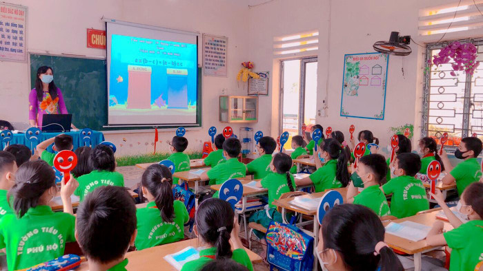 Giờ học Toán lớp 4B Trường Tiểu học Phú Hộ. Ảnh: NTCC.