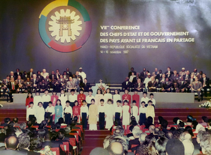 Học sinh Trường Tiểu học Đoàn Thị Điểm được vinh dự biểu diễn bài hát bằng Tiếng Pháp trong Hội nghị Thượng đỉnh các nước có sử dụng Tiếng Pháp. Ảnh: Nhà trường cung cấp