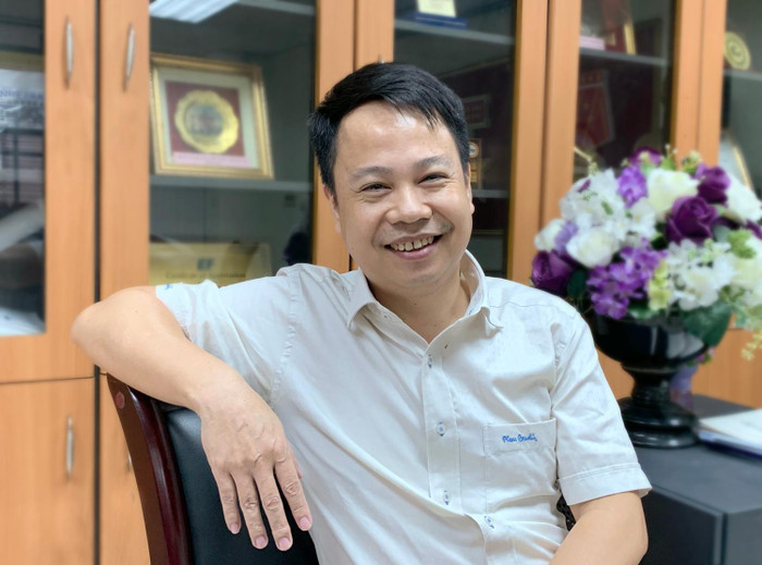 Thầy Khuất Duy Dũng - Tổ trưởng Tổ Lịch sử Trường Trung học chuyên Hà Nội - Amsterdam. Ảnh: T.D.