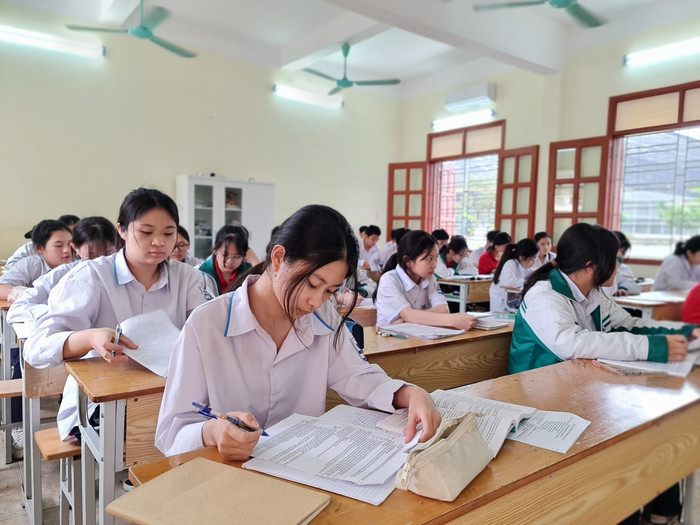 Giáo viên dạy ôn tập cho học sinh thi tốt nghiệp được quy đổi ra định mức giờ dạy phù hợp với Thông tư 29. (Ảnh minh họa: Lã Tiến) GDVN_hs-on-thi-1.jpg