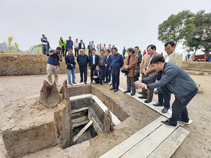 Bãi cọc nằm sâu dưới lòng đất với độ sâu khoảng 50 cm đến gần 2 mét (Ảnh: Lã Tiến) Bãi cọc nằm sâu dưới lòng đất với độ sâu khoảng 50 cm đến gần 2 mét (Ảnh: Lã Tiến)