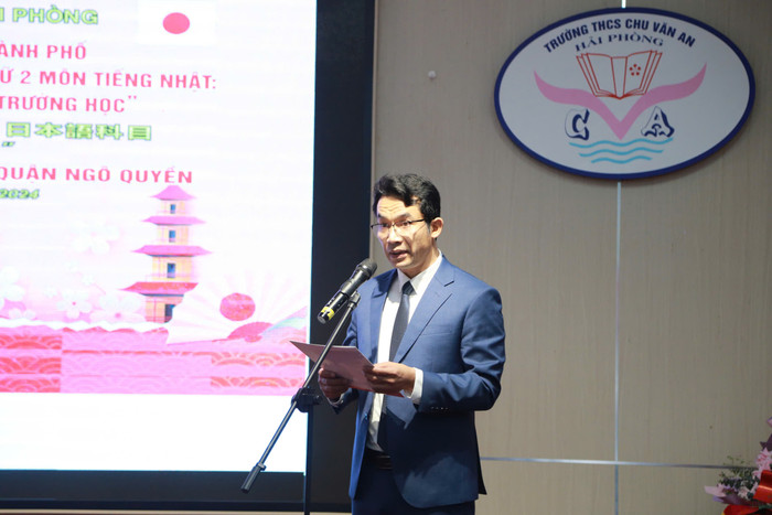Thầy giáo Trịnh Văn Tuấn – Hiệu trưởng Trường Trung học cơ sở Chu Văn An phát biểu tại chuyên đề (ảnh: LT) GDVN_thcs-cva-3.jpg