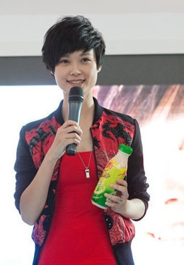 Lý Vũ Xuân – phí mời: 650.000 tệ. Tháng 11 năm ngoái, một công ty chịu trách nhiệm đến Hàng Châu quảng bá và có gọi điện mời Lý Vũ Xuân đến biểu diễn cho họ và nhận được giá là 300.000 tệ. Nhưng sau một lúc, phía bên cô ca sĩ họ Lý gọi lại gọi mức giá đó thì không được, ít nhất phải 500.000 tệ, ngoài ra còn phải bao vé máy bay đi lại, nếu không thì cô nhận lời.