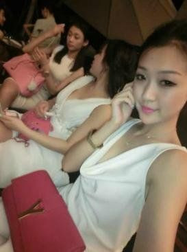 Dàn người mẫu tại tiệc trắng,