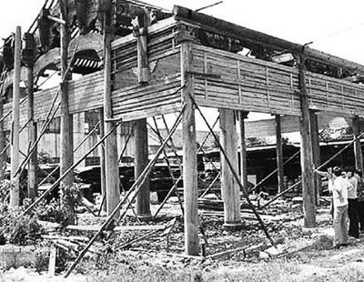 Một ngôi nhà kiến trúc gỗ cổ Huệ Châu được tháo dỡ.