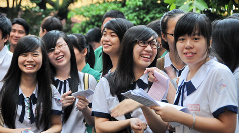 Thí sinh vui mừng sau khi hoàn thành phần thi môn văn tại hội đồng thi THPT Nguyễn Thị Minh Khai, Q.3, TP.HCM - Ảnh: Minh Đức Thí sinh vui mừng sau khi hoàn thành phần thi môn văn tại hội đồng thi THPT Nguyễn Thị Minh Khai, Q.3, TP.HCM - Ảnh: Minh Đức