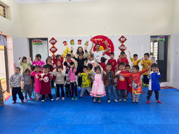 Tết cổ truyền của người Việt là một trải nghiệm khó quên của thầy Hamish (Ảnh: NVCC) GDVN_thay Hamish.jpg