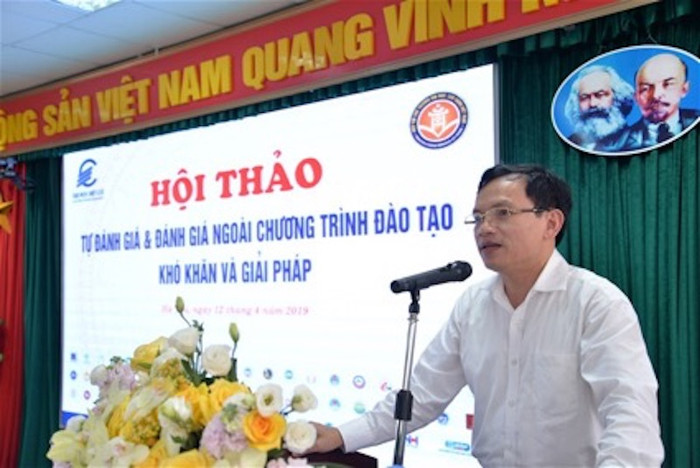 Ông Mai Văn Trinh - Cục trưởng Cục khảo thí và Đảm bảo chất lượng chia sẻ tại hội thảo Ông Mai Văn Trinh - Cục trưởng Cục khảo thí và Đảm bảo chất lượng chia sẻ tại hội thảo