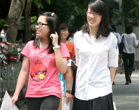 Thí sinh tỏ ra rất thích thú và tự tin với đề văn khối C,D năm nay (Ảnh: Phạm Thịnh) Thí sinh tỏ ra rất thích thú và tự tin với đề văn khối C,D năm nay (Ảnh: Phạm Thịnh)