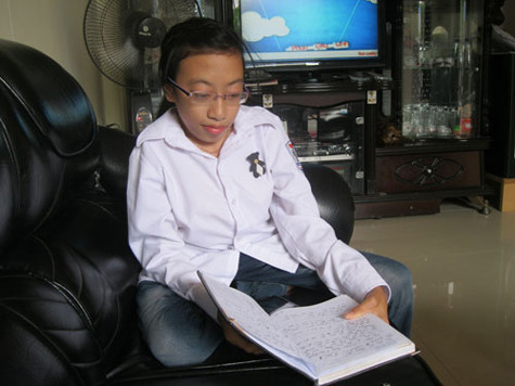 Hải tranh thủ ôn bài tại nhà một người họ hàng ở P.Đằng Lâm, Q.Hải An, TP.Hải Phòng - Ảnh: Nguyễn Đức Hải tranh thủ ôn bài tại nhà một người họ hàng ở P.Đằng Lâm, Q.Hải An, TP.Hải Phòng - Ảnh: Nguyễn Đức