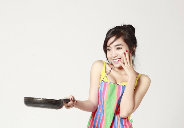 Xem thêm: Sơ-mi hè tuyệt đẹp tôn vinh vẻ trẻ trung, năng động cho bạn gái