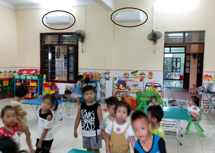 Phụ huynh Trường mầm non Hoàng Động phải "tự nguyện" đóng góp lắp một chiếc điều hòa tặng nhà trường (Ảnh: Lã Tiến) Phụ huynh Trường mầm non Hoàng Động phải "tự nguyện" đóng góp lắp một chiếc điều hòa tặng nhà trường (Ảnh: Lã Tiến)