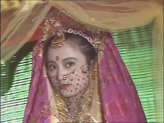 5. Ngọc Thố tinh – Lý Linh Ngọc. Với vẻ đẹp tuyệt sắc không ai không biết, nhiều người bị mê hoặc với vẻ đẹp của cô khi diện trang phục thiếu nữ Ấn Độ. 5. Ngọc Thố tinh – Lý Linh Ngọc. Với vẻ đẹp tuyệt sắc không ai không biết, nhiều người bị mê hoặc với vẻ đẹp của cô khi diện trang phục thiếu nữ Ấn Độ.