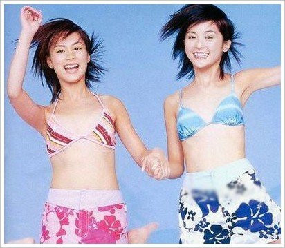 Hai ca sĩ Đài Loan từ nhóm Twins, Chung Hân Đồng và Thái Trác Nghiên luôn tràn đầy sức sống và quyến rũ.