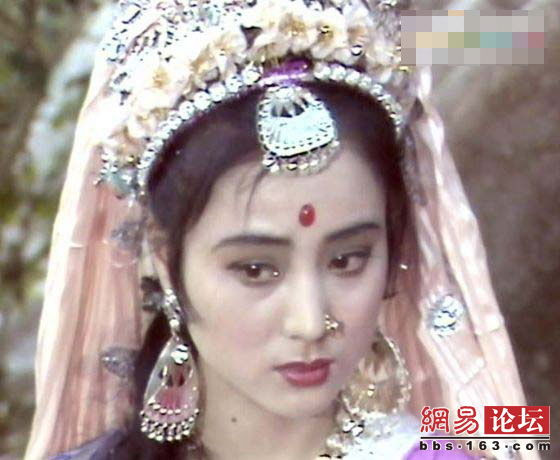 Ngọc Thố tinh – Lý Linh Ngọc. Với vẻ đẹp tuyệt sắc không ai không biết, nhiều người bị mê hoặc với vẻ đẹp của cô khi diện trang phục thiếu nữ Ấn Độ. Ngọc Thố tinh – Lý Linh Ngọc. Với vẻ đẹp tuyệt sắc không ai không biết, nhiều người bị mê hoặc với vẻ đẹp của cô khi diện trang phục thiếu nữ Ấn Độ.