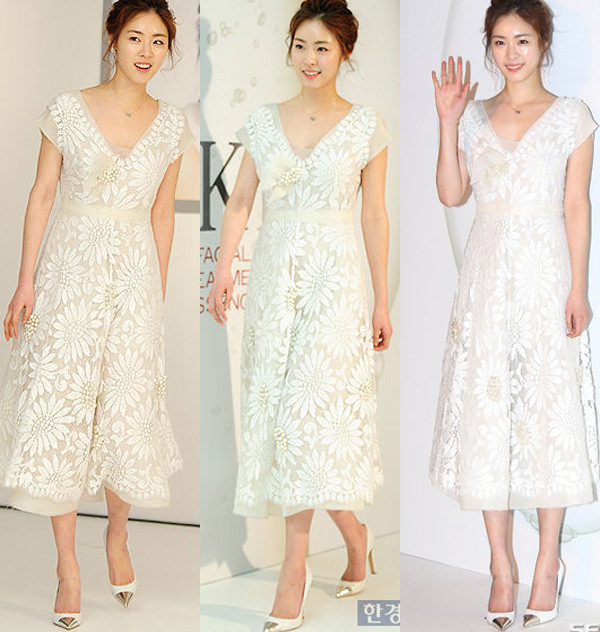 Kiểu nữ có gương mặt búp bê Lee Yeon Hee xuất hiện trước công chúng với giày Louis Vuitton Spring/Summer (bộ sưu tập xuân hè). Ngay đến chiếc váy cô ấy mặc cũng là hàng hiệu 100%. Thế mới thấy, sao nữ Hàn thích dùng hàng xịn như thế nào. Vẻ đẹp thuần khiết, dịu dàng của Lee Yeon Hee rất hợp với style ngọc trai này, không hổ danh là "búp bê truyền hình xứ Cao Ly". Kiểu nữ có gương mặt búp bê Lee Yeon Hee xuất hiện trước công chúng với giày Louis Vuitton Spring/Summer (bộ sưu tập xuân hè). Ngay đến chiếc váy cô ấy mặc cũng là hàng hiệu 100%. Thế mới thấy, sao nữ Hàn thích dùng hàng xịn như thế nào. Vẻ đẹp thuần khiết, dịu dàng của Lee Yeon Hee rất hợp với style ngọc trai này, không hổ danh là "búp bê truyền hình xứ Cao Ly".