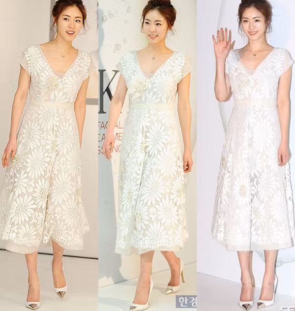 Kiểu nữ có gương mặt búp bê Lee Yeon Hee xuất hiện trước công chúng với giày Louis Vuitton Spring/Summer (bộ sưu tập xuân hè). Ngay đến chiếc váy cô ấy mặc cũng là hàng hiệu 100%. Thế mới thấy, sao nữ Hàn thích dùng hàng xịn như thế nào. Vẻ đẹp thuần khiết, dịu dàng của Lee Yeon Hee rất hợp với style ngọc trai này, không hổ danh là "búp bê truyền hình xứ Cao Ly".