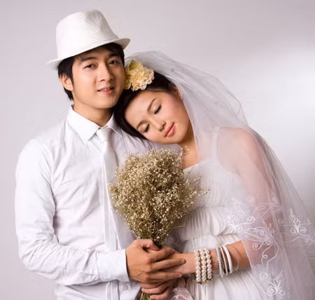 Từ một hot girl Hà Thành đình đám Tâm Tít đặt chân vào showbiz Việt với tư cách người mẫu teen, diễn viên điện ảnh. Vẻ đẹp mê hoặc của Tâm Tít khiến bất cứ chàng trai nào cũng mong ước được sắm vai chú rể.