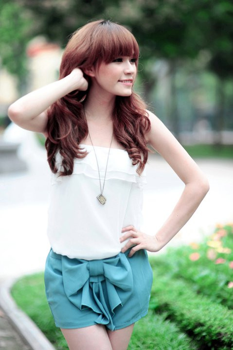 Style chào hè mát mẻ, những cũng rất điệu đà. Được làm từ chất liệu phi bóng mềm, bộ áo liền quần mang lại cảm giác bay bổng, nhẹ nhàng cho người mặc. Đồng thời sự kết hợp màu sắc giữa trắng và xanh da trời tạo cảm giác thanh mát. Style chào hè mát mẻ, những cũng rất điệu đà. Được làm từ chất liệu phi bóng mềm, bộ áo liền quần mang lại cảm giác bay bổng, nhẹ nhàng cho người mặc. Đồng thời sự kết hợp màu sắc giữa trắng và xanh da trời tạo cảm giác thanh mát.