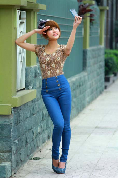 Phong cách blog coulor là một trong những xu hướng được cô nàng cập nhật trong bộ sưu tập của mình. Yêu thích màu xanh, có thể hiểu vì sao Puby không lựa chọn gam màu khác trong hệ thống blogcoulor đa dạng, sặc sỡ. Style này giúp Puby khoe đôi chân dài nuột nà. Phong cách blog coulor là một trong những xu hướng được cô nàng cập nhật trong bộ sưu tập của mình. Yêu thích màu xanh, có thể hiểu vì sao Puby không lựa chọn gam màu khác trong hệ thống blogcoulor đa dạng, sặc sỡ. Style này giúp Puby khoe đôi chân dài nuột nà.