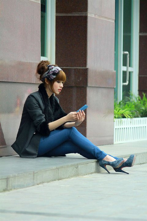 Mỗi lần thay đổi áo khoác, là mỗi lần ta được thấy những ấn tượng thời trang khác hẳn nhau. Puby đã mách cho bạn gái một mẹo nhỏ: "với tủ đồ của mình, đôi khi chỉ cần thay đổi cách kết hợp váy-quần với áo khoác khác nhau, ta sẽ "hô biến" những style mới độc đáo và đẹp mắt". Mỗi lần thay đổi áo khoác, là mỗi lần ta được thấy những ấn tượng thời trang khác hẳn nhau. Puby đã mách cho bạn gái một mẹo nhỏ: "với tủ đồ của mình, đôi khi chỉ cần thay đổi cách kết hợp váy-quần với áo khoác khác nhau, ta sẽ "hô biến" những style mới độc đáo và đẹp mắt".