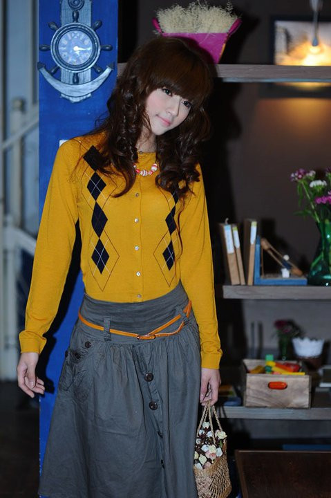 Dịu dàng như tia nắng mùa thu nép mình trong góc phòng tĩnh lặng. Style thời trang vừa hiện đại, vừa pha chút cổ điển lãng mạn. Dịu dàng như tia nắng mùa thu nép mình trong góc phòng tĩnh lặng. Style thời trang vừa hiện đại, vừa pha chút cổ điển lãng mạn.