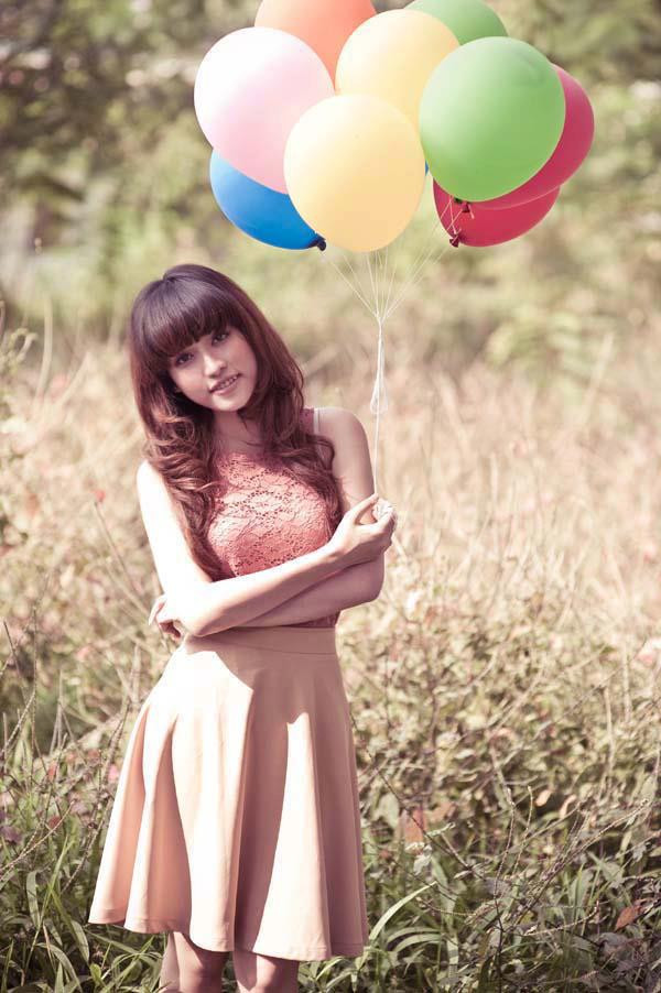 Nữ tính, mảnh mai trong style váy công sở, rất hợp cho các cô nàng yêu thích vẻ đẹp nhẹ nhàng, tinh tế. Từ màu sắc cho đến kiểu dáng, hoàn toàn có thể diện bộ trang phục này tới công sở. Nữ tính, mảnh mai trong style váy công sở, rất hợp cho các cô nàng yêu thích vẻ đẹp nhẹ nhàng, tinh tế. Từ màu sắc cho đến kiểu dáng, hoàn toàn có thể diện bộ trang phục này tới công sở.