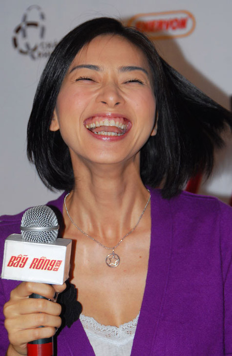 Ngô Thanh Vân: "Một nụ cười bằng mười thang thuốc bổ mà!" Ngô Thanh Vân: "Một nụ cười bằng mười thang thuốc bổ mà!"