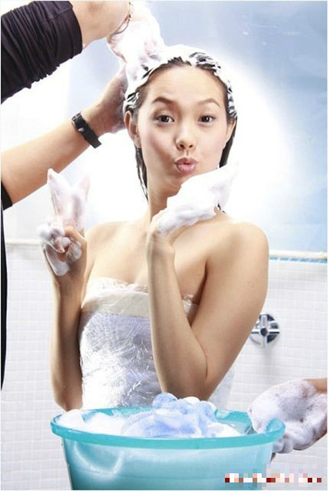 "Làm người mẫu quảng cáo dầu gội cũng thích, được gội đầu miễn phí suốt thôi!"