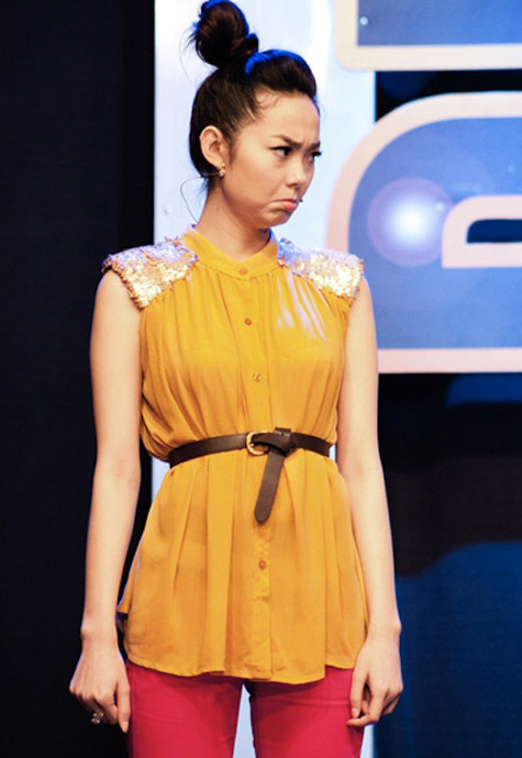 "Anh bảo diễn thêm 1 tiếng, cát-xê gấp đôi cơ mà!..."