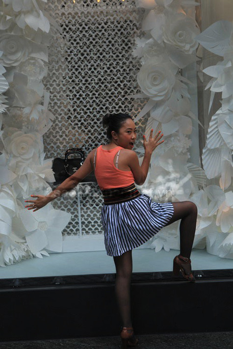 "Này thì show dáng thạch sùng dính vào tường!!!" "Này thì show dáng thạch sùng dính vào tường!!!"